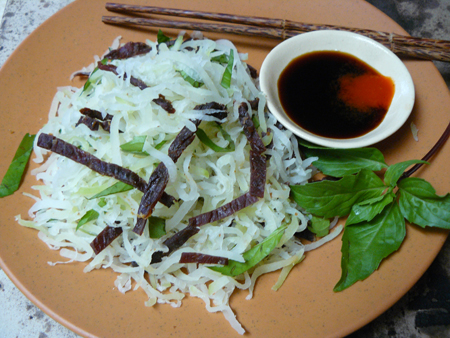Vietnamese-Green-papaya-salad-beef-jerky
