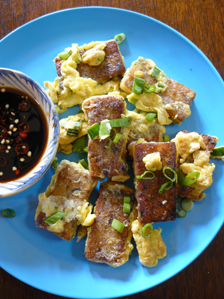 Crisp-Daikon-rice-cakes-bot-chien