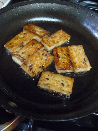 Daikon-cakes-bot-chien-pan