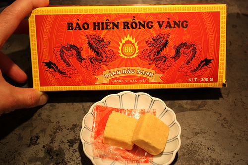 bao hien rong vang Viet mung bean cakes