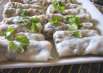 Homemade banh cuon