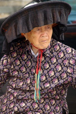 Hakka-old-woman-in-kat-hing-wai-of-HK