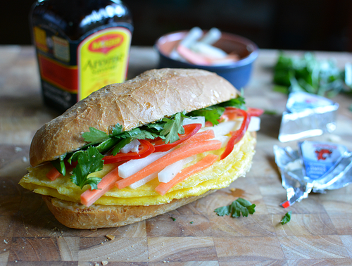 Omelet-banh-mi-2