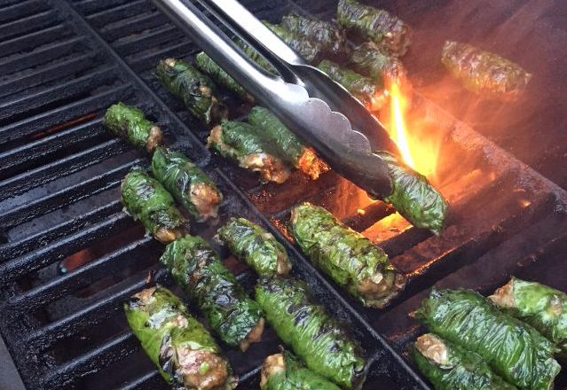 La lot rolls grilling-wide