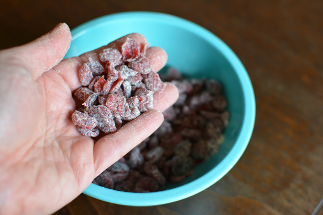 Spice-cake-coat-cranberries