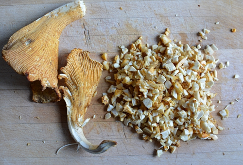 Chanterelle-shrimp-dumpling-chop