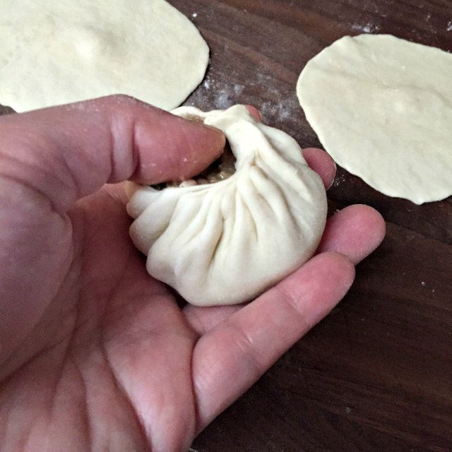 Panfried pork pie shaping