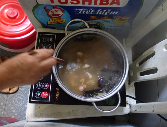 Pho-lesson-hanoi-broth