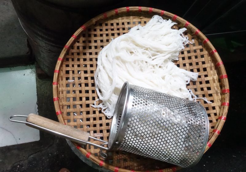 Pho-noodles-strainer - photo by Karen Shinto