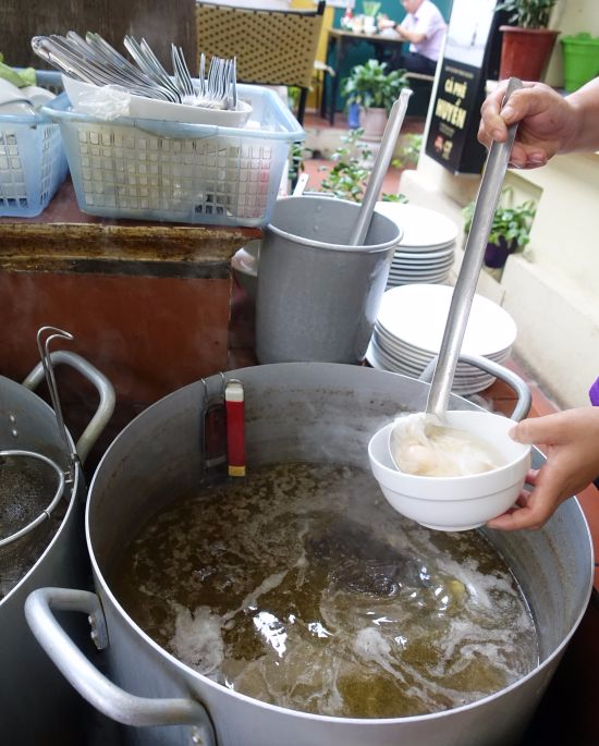 Pho-broth-boiling