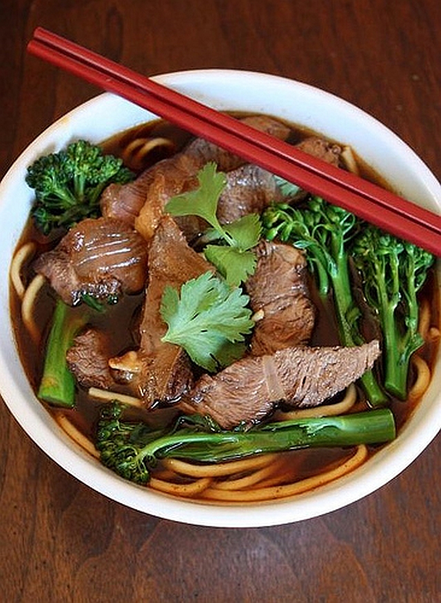 taiwanese beef noodle soup