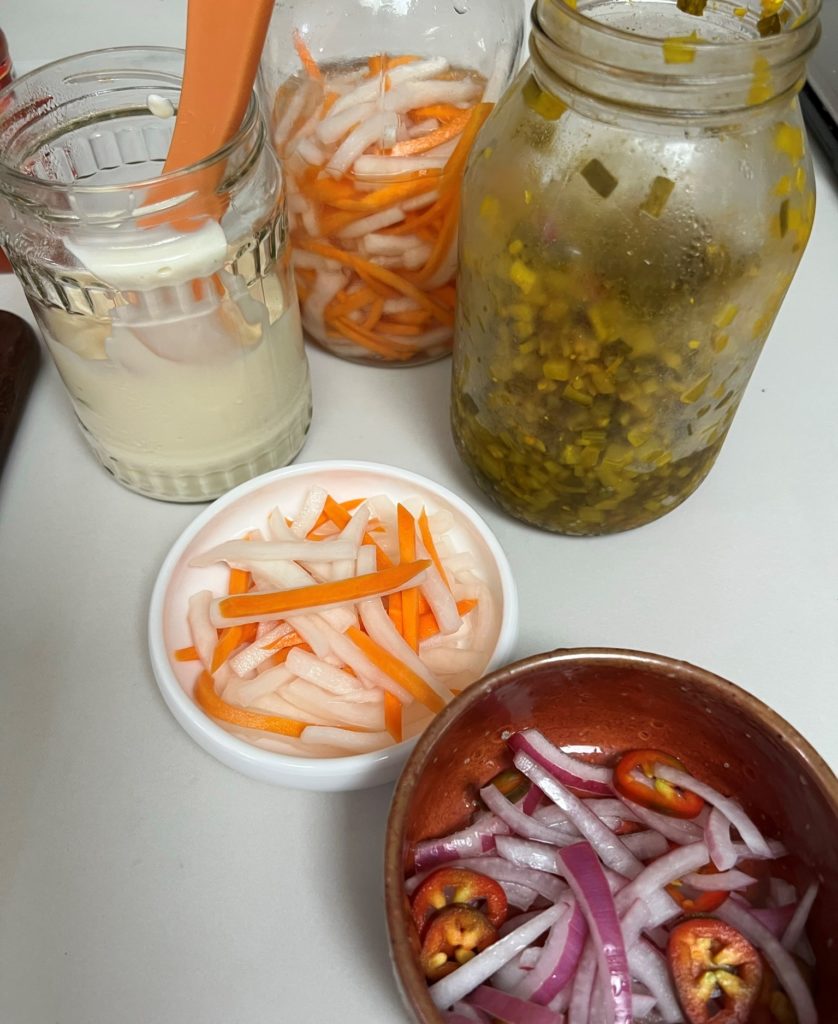 hot dog banh mi pickles