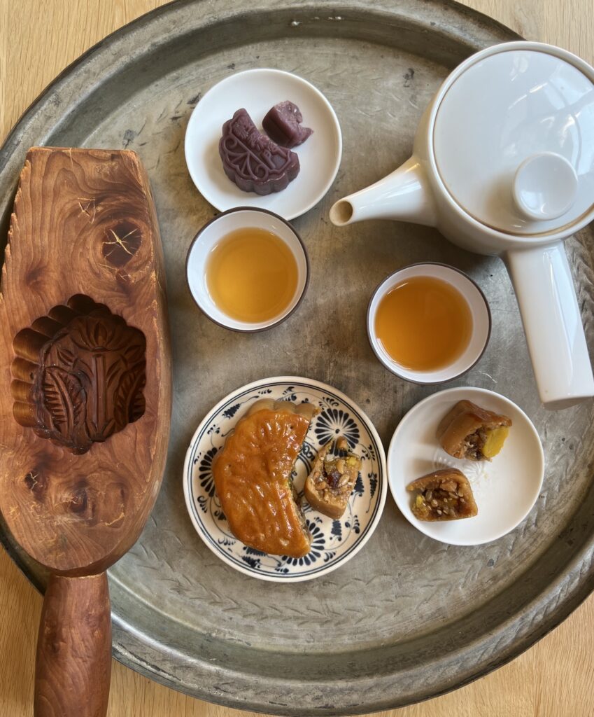 moon cakes with tea