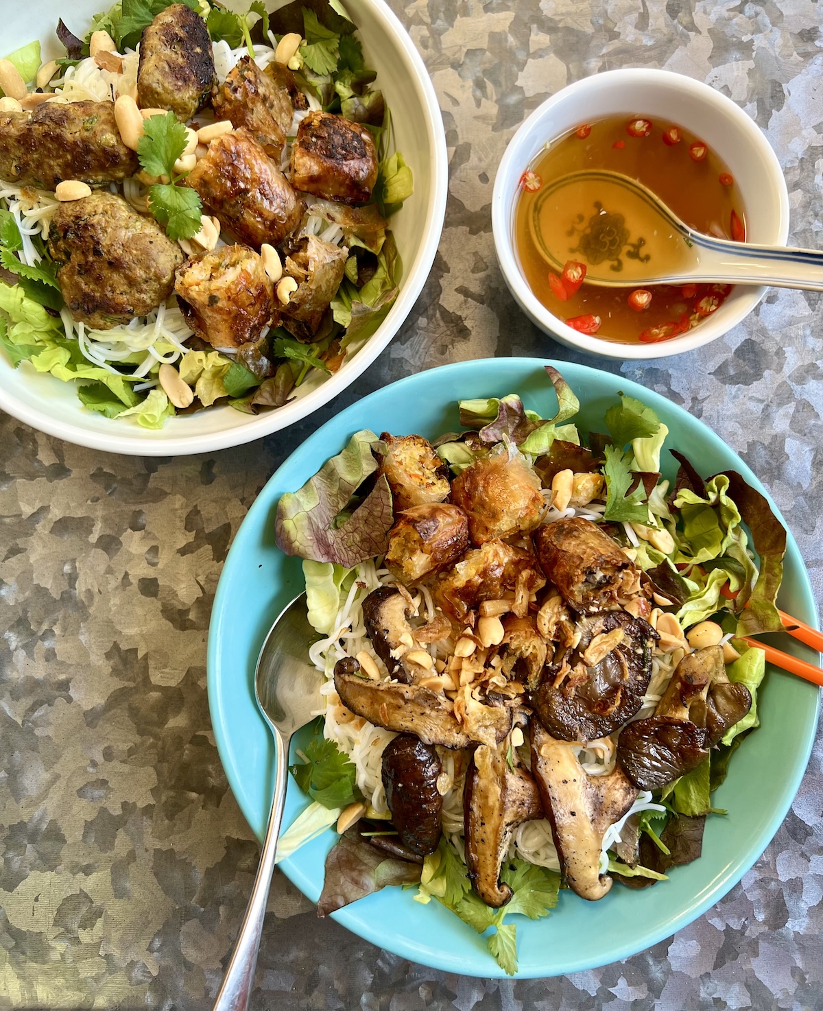 bun salad bowl with imperial rolls, mushroom and la lot