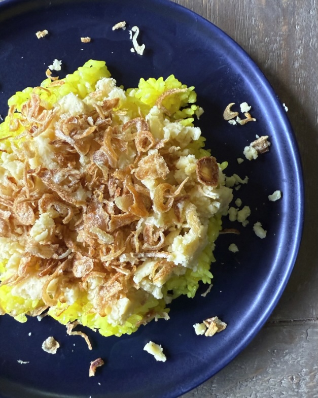 sticky rice mung beans and fried shallot xoi xeo