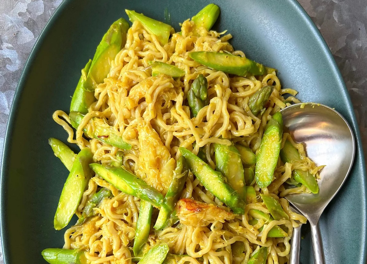 garlic noodles with crab and asparagus